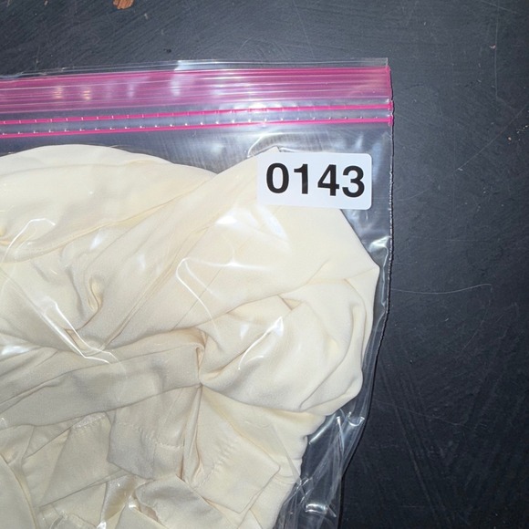 The J. Peterman Company 100% Silk Pajama Shirt Cream Button Down Top M Luxury - Picture 8 of 8